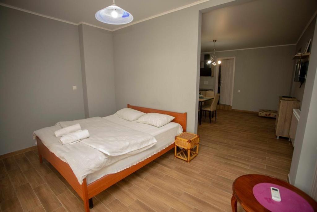 Amazing Magnolia Appartement Batoemi Buitenkant foto